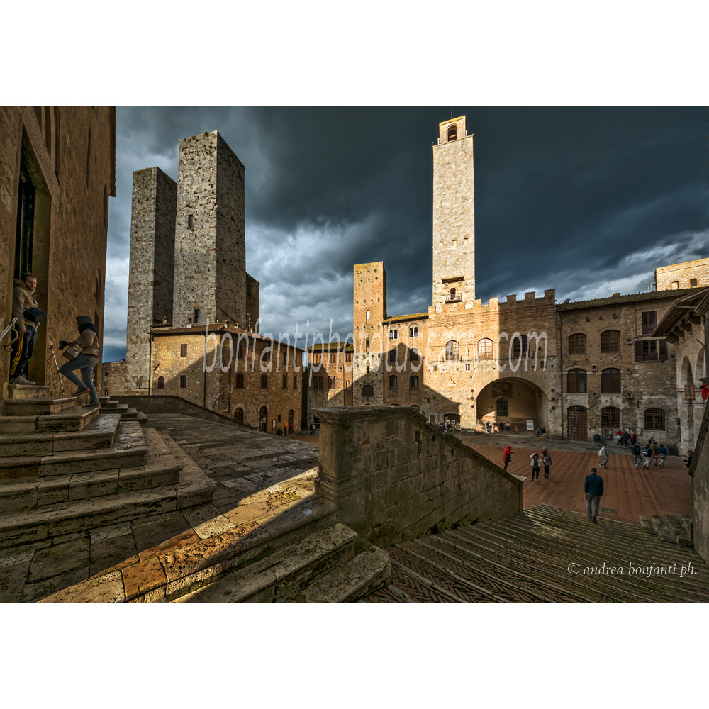andrea bonfanti ph © torri di piazza Duomo in San Gimignano andrea bonfanti ph © torri di piazza Duomo in San Gimignano