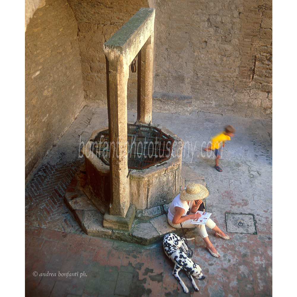 andrea bonfanti ph © cortile palazzo comunale di San Gimignano andrea bonfanti ph © cortile palazzo comunale di San Gimignano