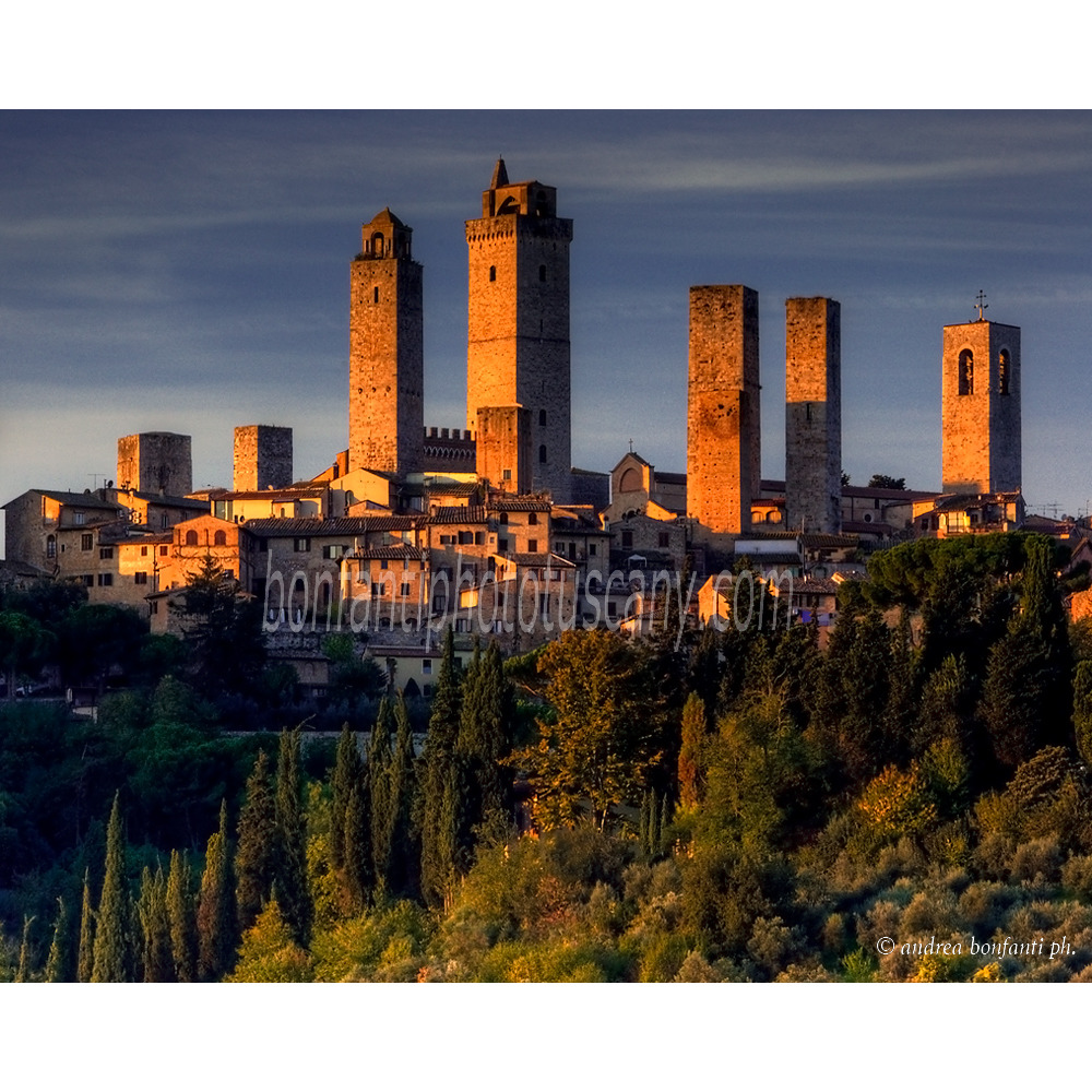 andrea bonfanti ph © torri San Gimignano all'alba andrea bonfanti ph © torri San Gimignano all'alba